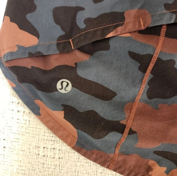 Women's Lululemon Shorts Size 4 - Picture 4 of 6